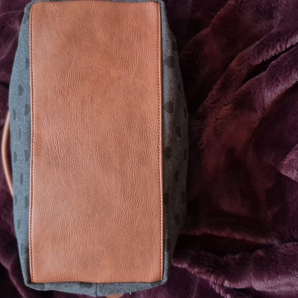 NWOT Call It Spring Grey Bag with Black Hearts - Picture 8 of 17